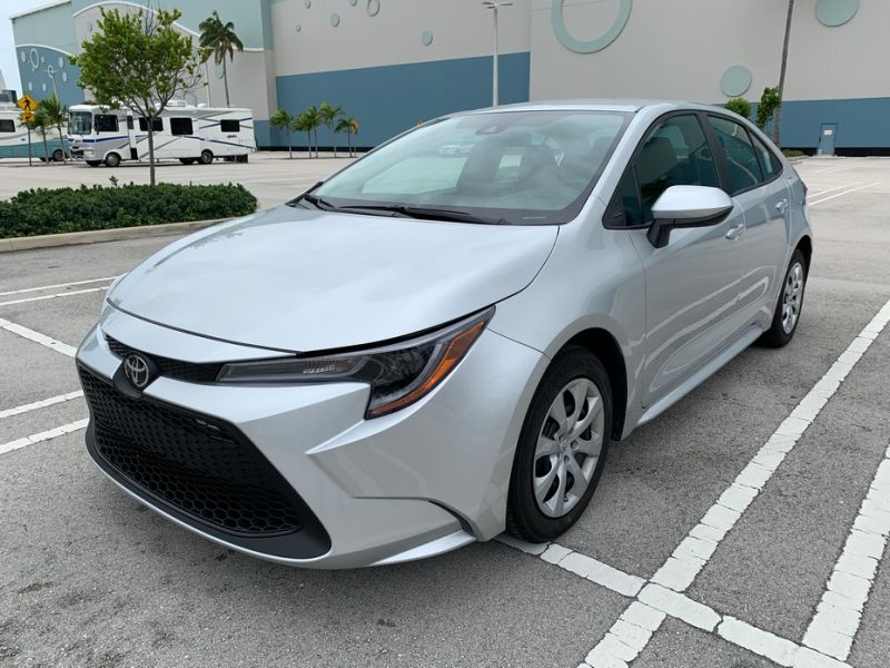 Toyota Corolla uzun süreli kiralama Miami, Florida'da