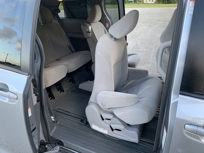Toyota Sienna pic #1365