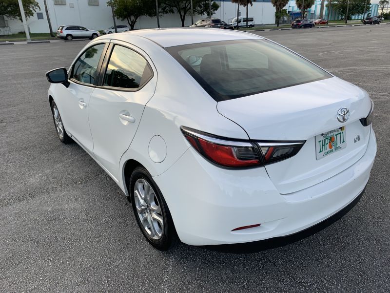 Toyota iA a noleggio