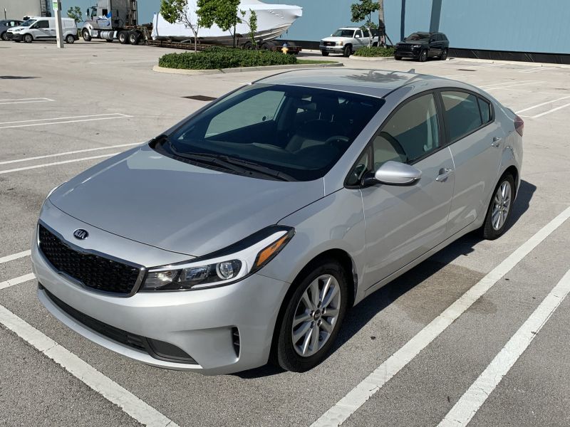 Kia Forte uzun süreli kiralama Miami, Florida'da