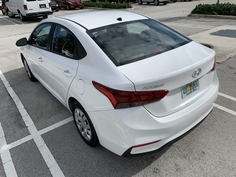 Hyundai Accent zu mieten