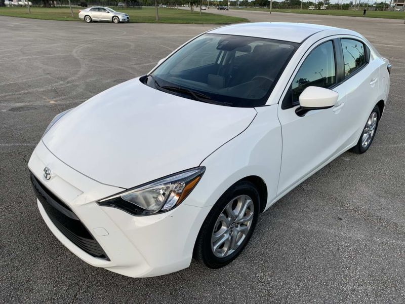 Toyota iA noleggio a lungo termine a Miami, Florida