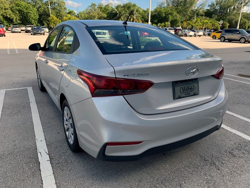 Hyundai Accent a noleggio