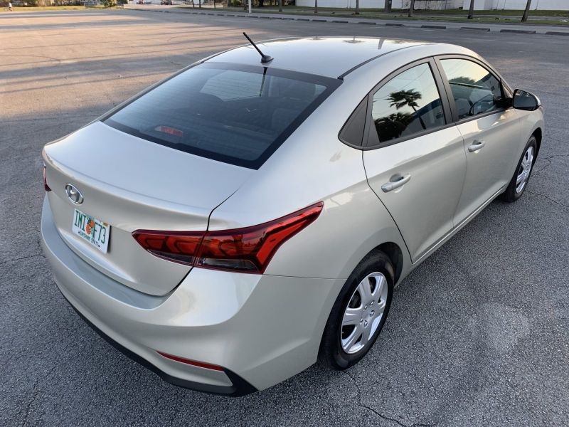 Hyundai Accent zu vermieten