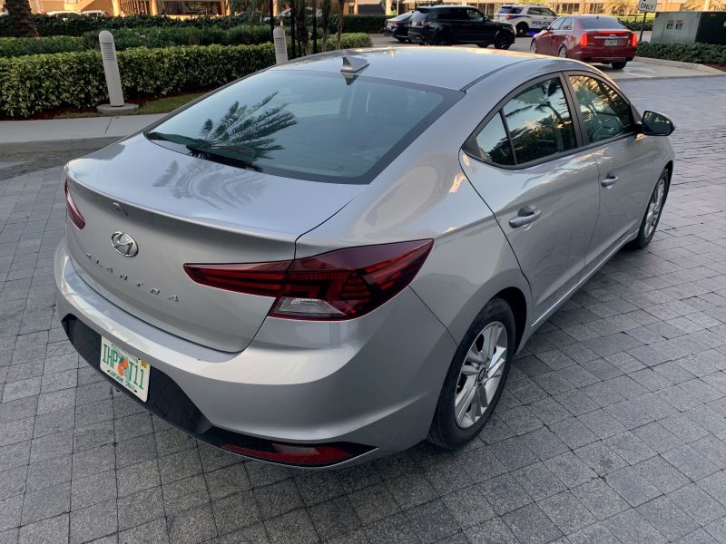 Hyundai Elantra para aluguel