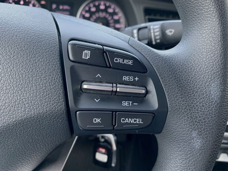 Hyundai Elantra pic #2152