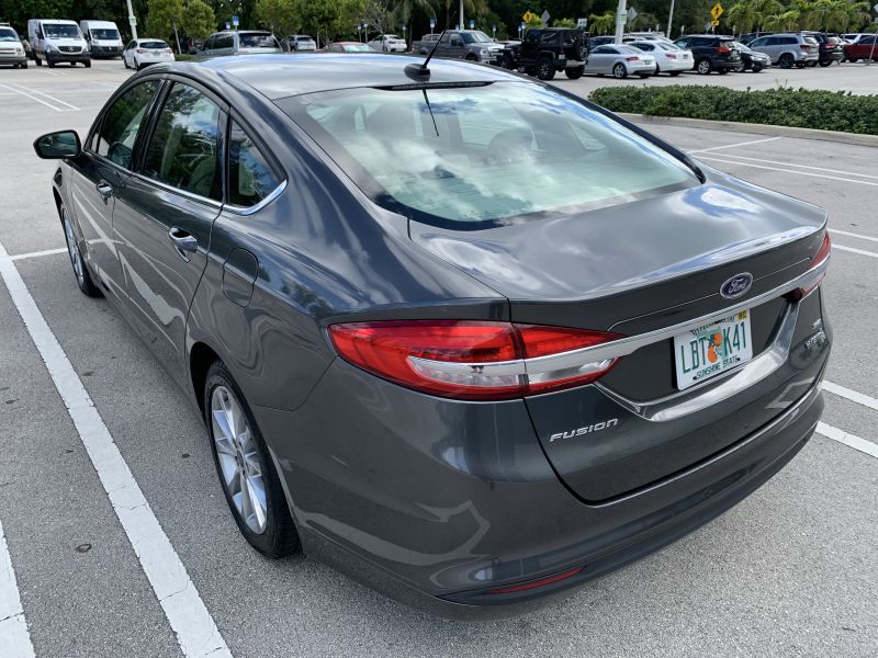 Ford Fusion Hybrid renta de auto