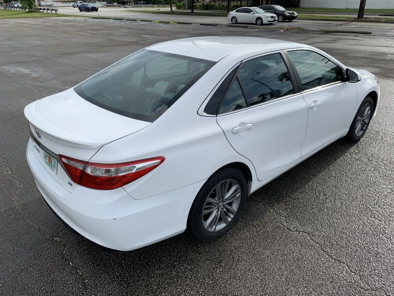 Toyota Camry kiralanabilir