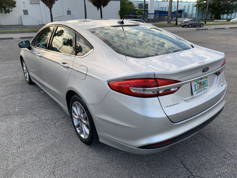 Ford Fusion Hybrid renta de auto
