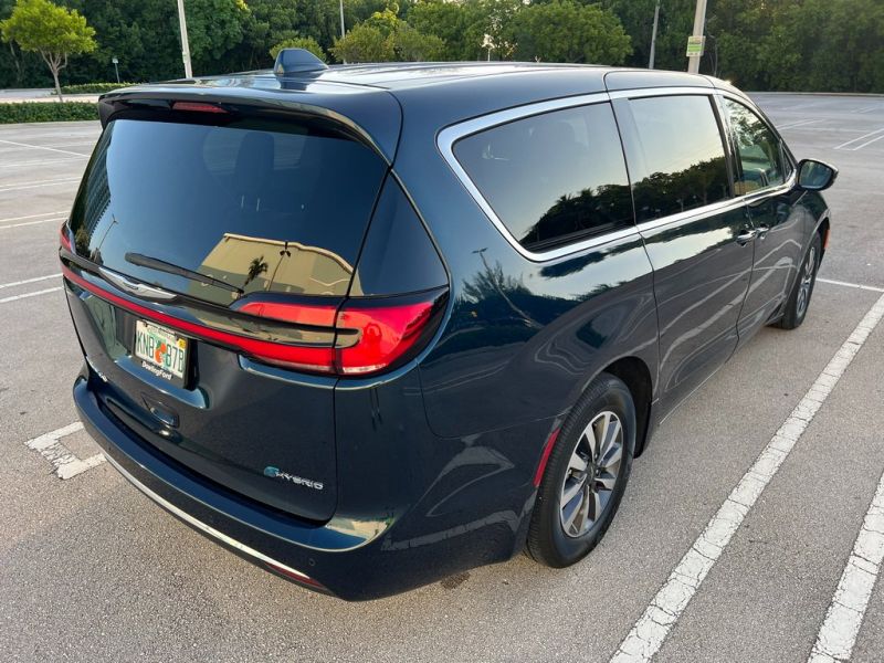 Chrysler Pacifica Hybrid zu vermieten