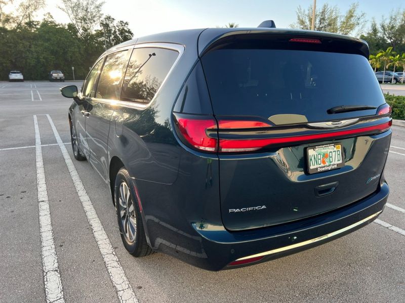 Chrysler Pacifica Hybrid zu mieten