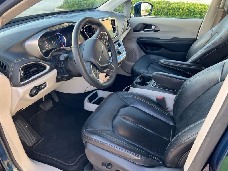 Chrysler Pacifica Hybrid pic #3371