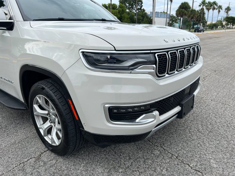 Jeep Wagoneer Series II a noleggio