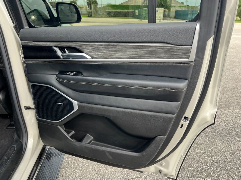 Jeep Wagoneer Series II pic #3438