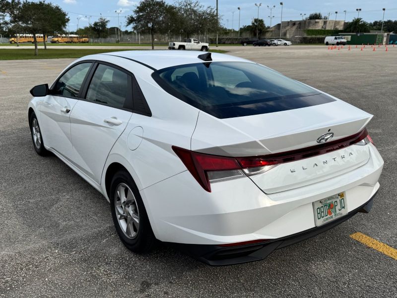 Hyundai Elantra à louer