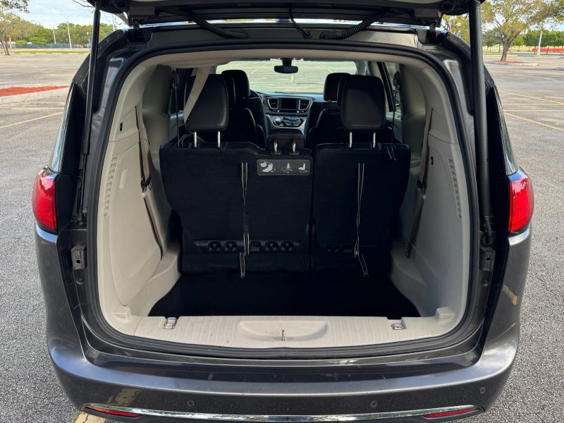 Chrysler Pacifica Touring L pic #3918