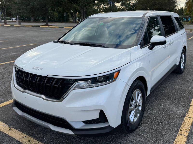 Kia Carnival uzun süreli kiralama Miami, Florida'da