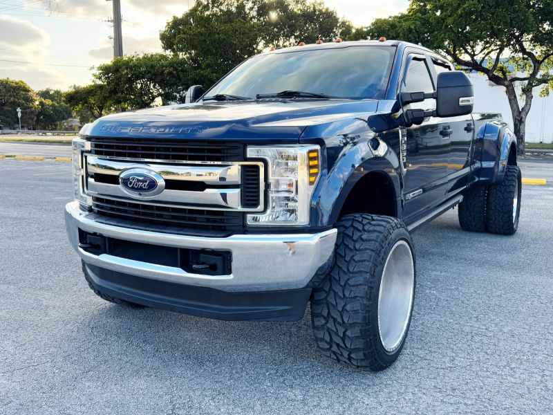 Ford Super Duty F-350 ұзақ мерзімді жалдау Майами, Флоридада