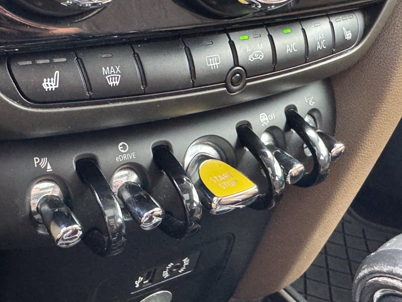 MINI Countryman Plug-In Hybrid pic #4812