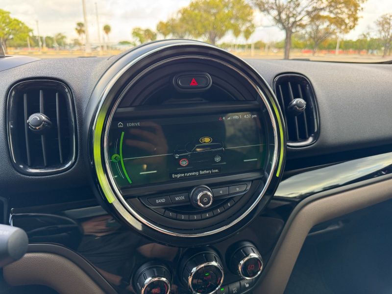 MINI Countryman Plug-In Hybrid pic #4828