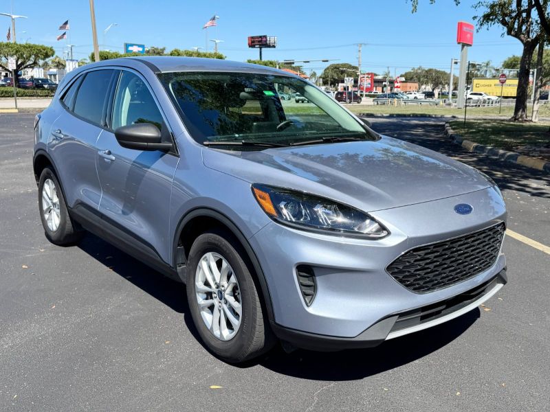 Ford Escape SE Hybrid alquiler del coche