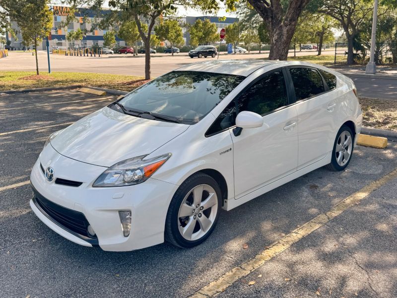 Toyota Prius Five uzun süreli kiralama Miami, Florida'da