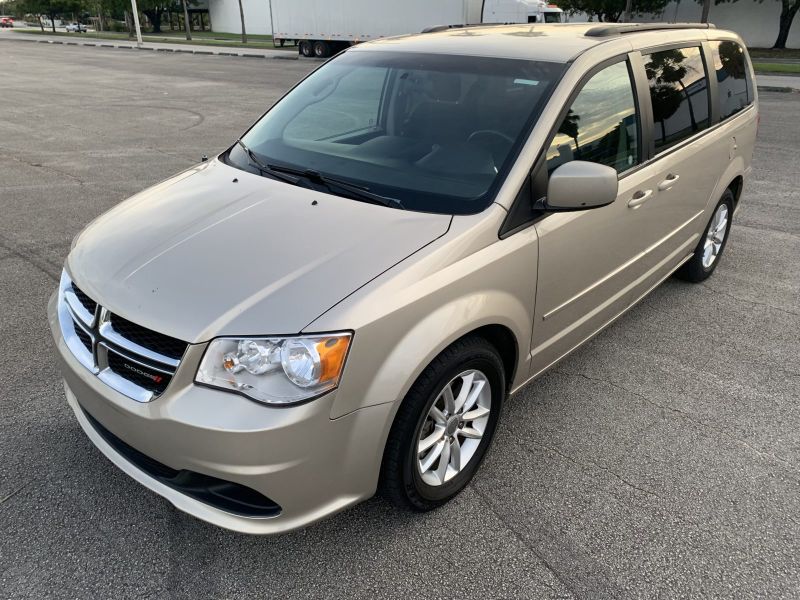 Dodge Grand Caravan uzun süreli kiralama Miami, Florida'da