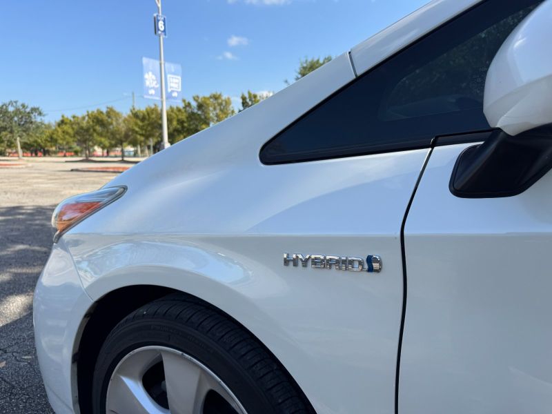 Toyota Prius Five pic #4912