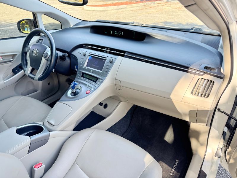 Toyota Prius Five pic #4920