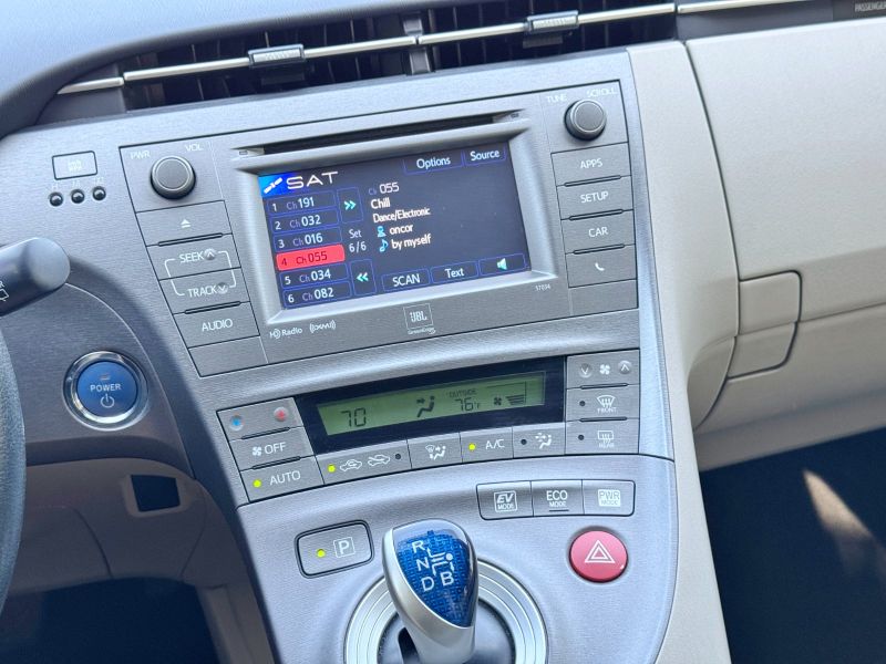 Toyota Prius Five pic #4926