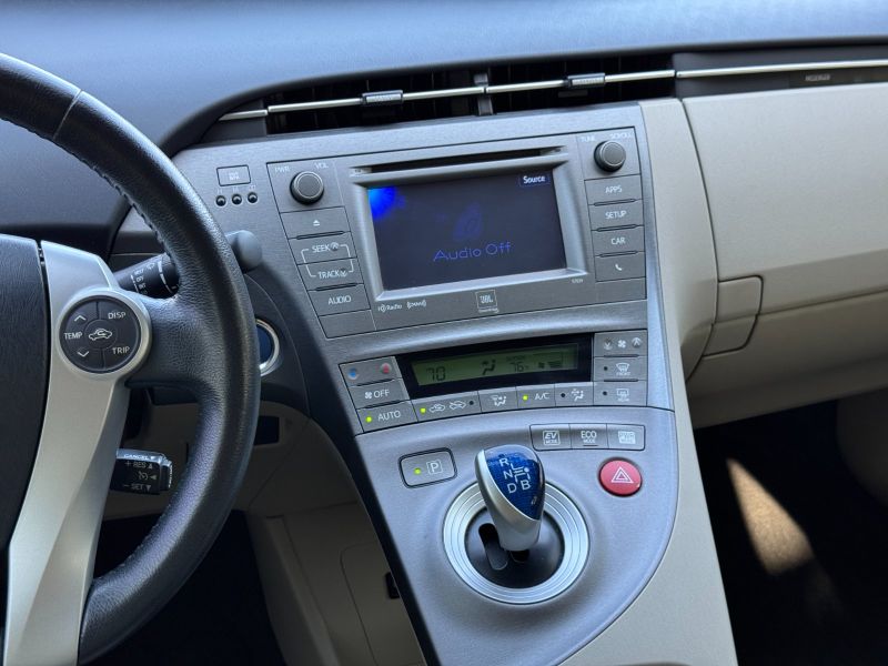 Toyota Prius Five pic #4931