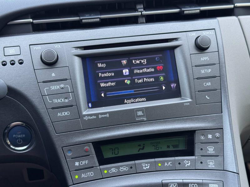 Toyota Prius Five pic #4932