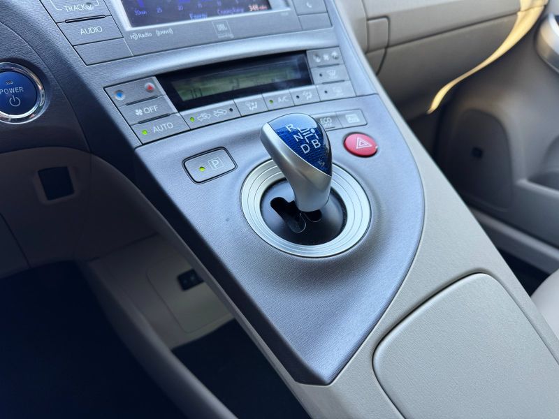 Toyota Prius Five pic #4934