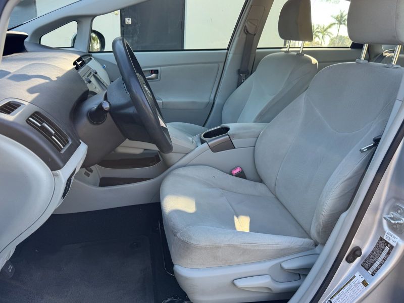 Toyota Prius Three pic #5024