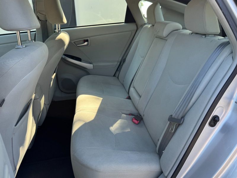 Toyota Prius Three pic #5025