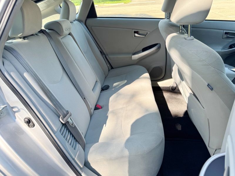 Toyota Prius Three pic #5026