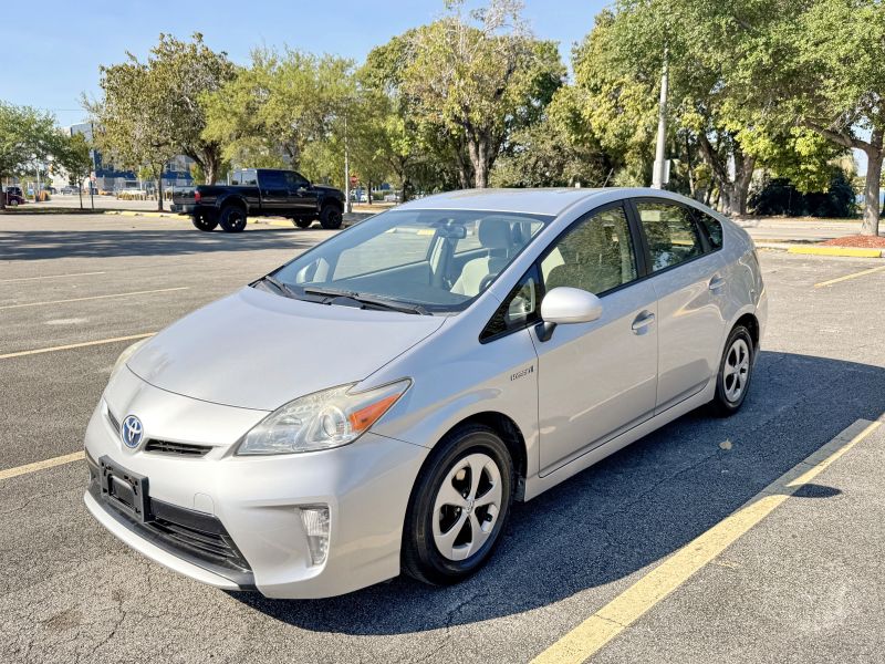 Toyota Prius Three uzun süreli kiralama Miami, Florida'da