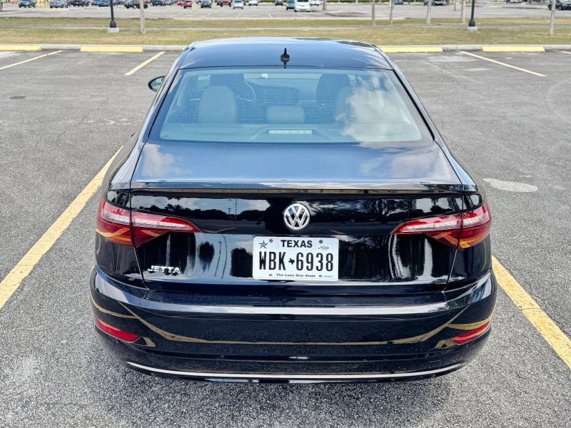 VW Jetta a noleggio