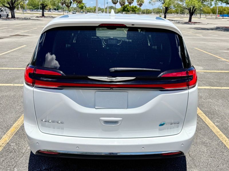 Chrysler Pacifica Hybrid kiralanabilir