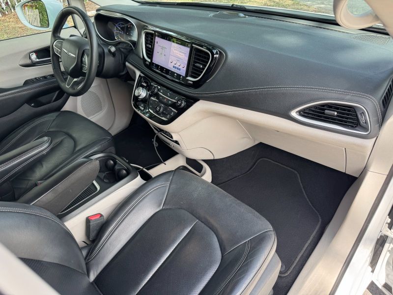 Chrysler Pacifica Hybrid pic #5218