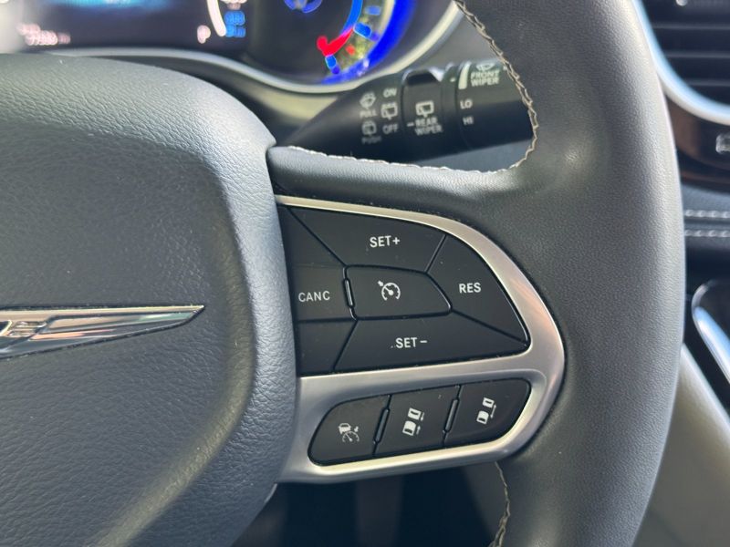 Chrysler Pacifica Hybrid pic #5222