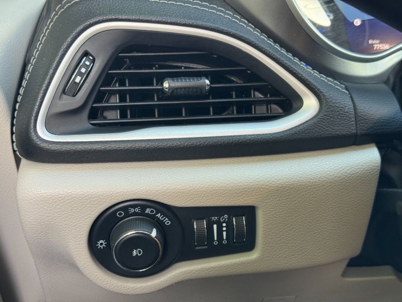 Chrysler Pacifica Hybrid pic #5227