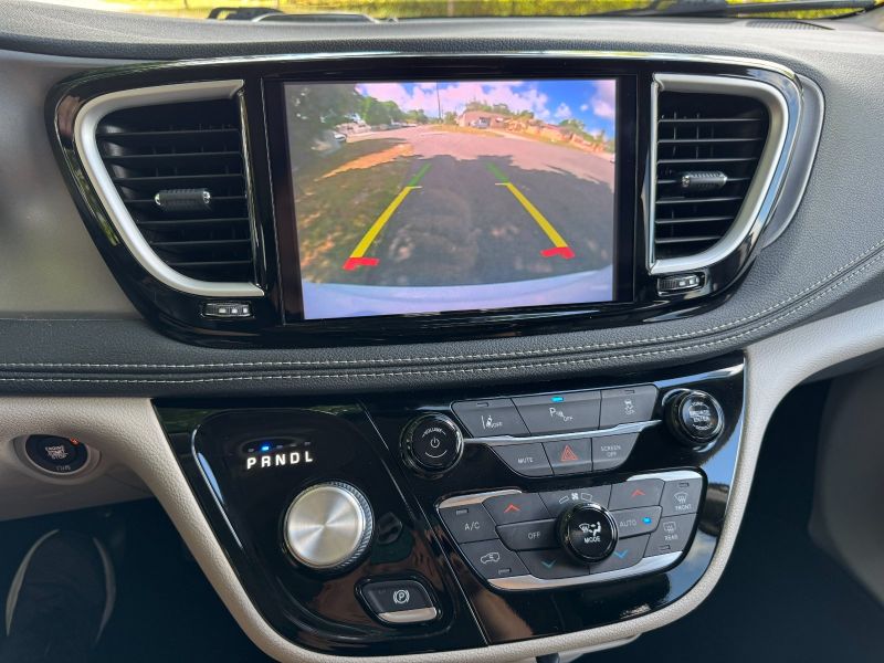 Chrysler Pacifica Hybrid pic #5233