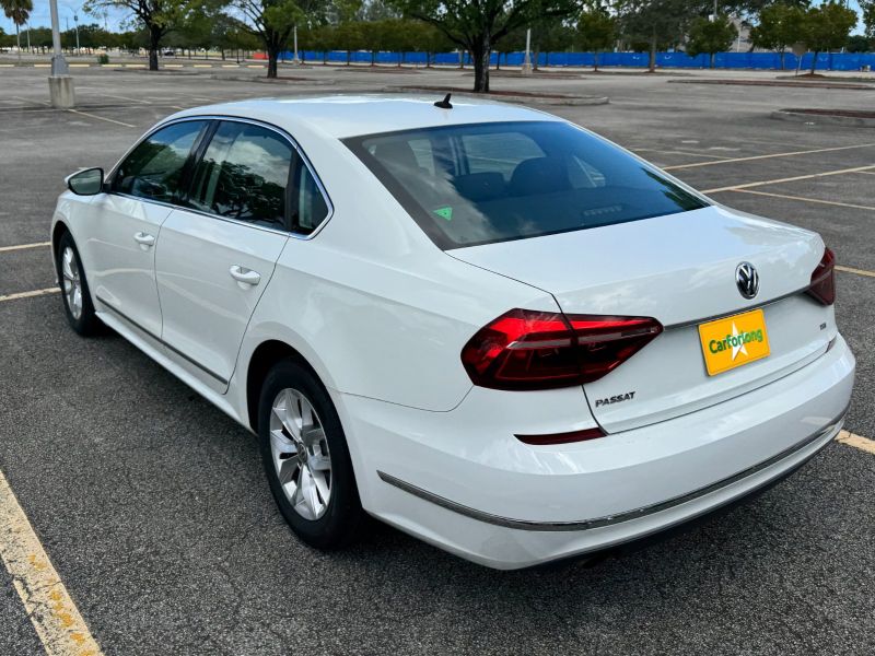 VW Passat pic #5245