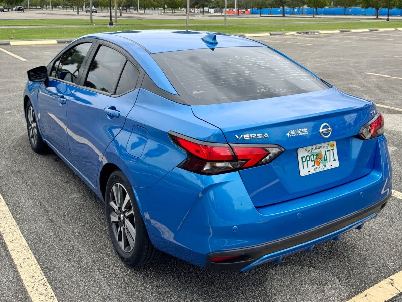 Nissan Versa SV pic #5346