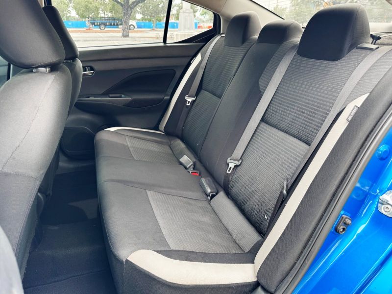 Nissan Versa SV pic #5349