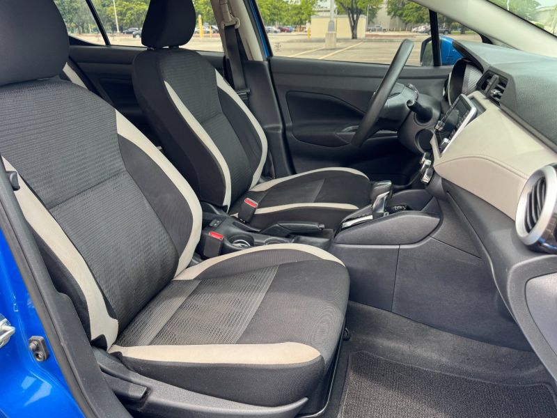 Nissan Versa SV pic #5352