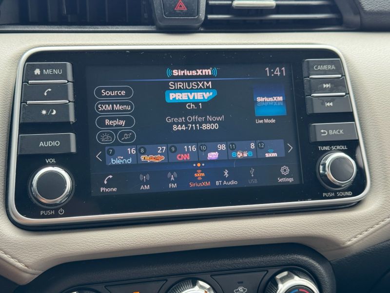 Nissan Versa SV pic #5364