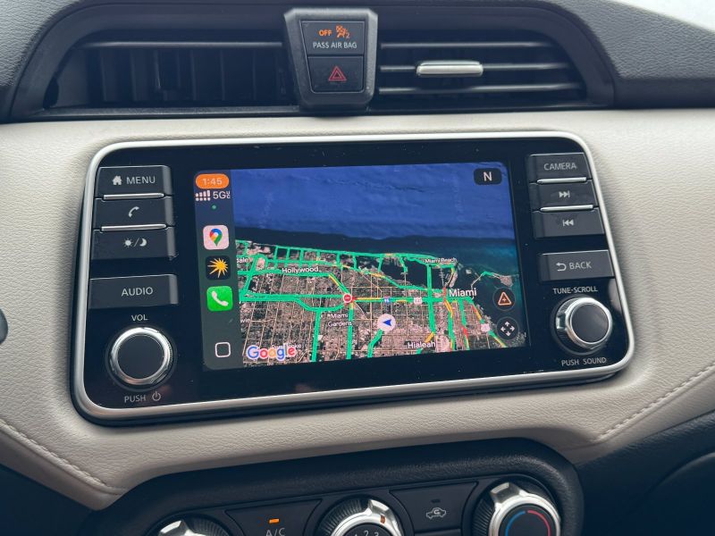 Nissan Versa SV pic #5366