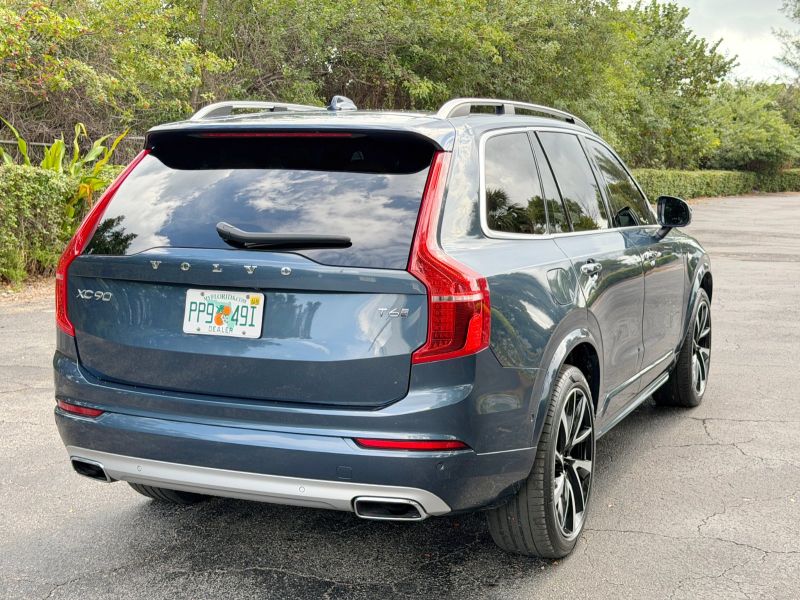 Volvo XC90 zu vermieten